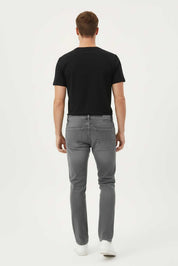 Men's Classic Regular Fit Denim