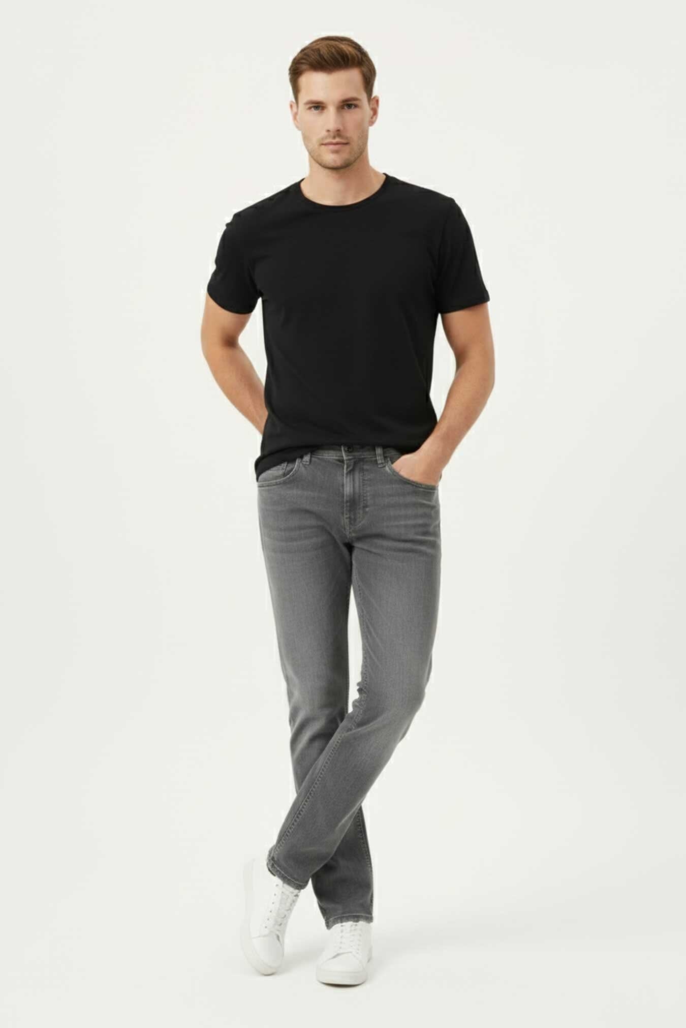 Men's Classic Regular Fit Denim