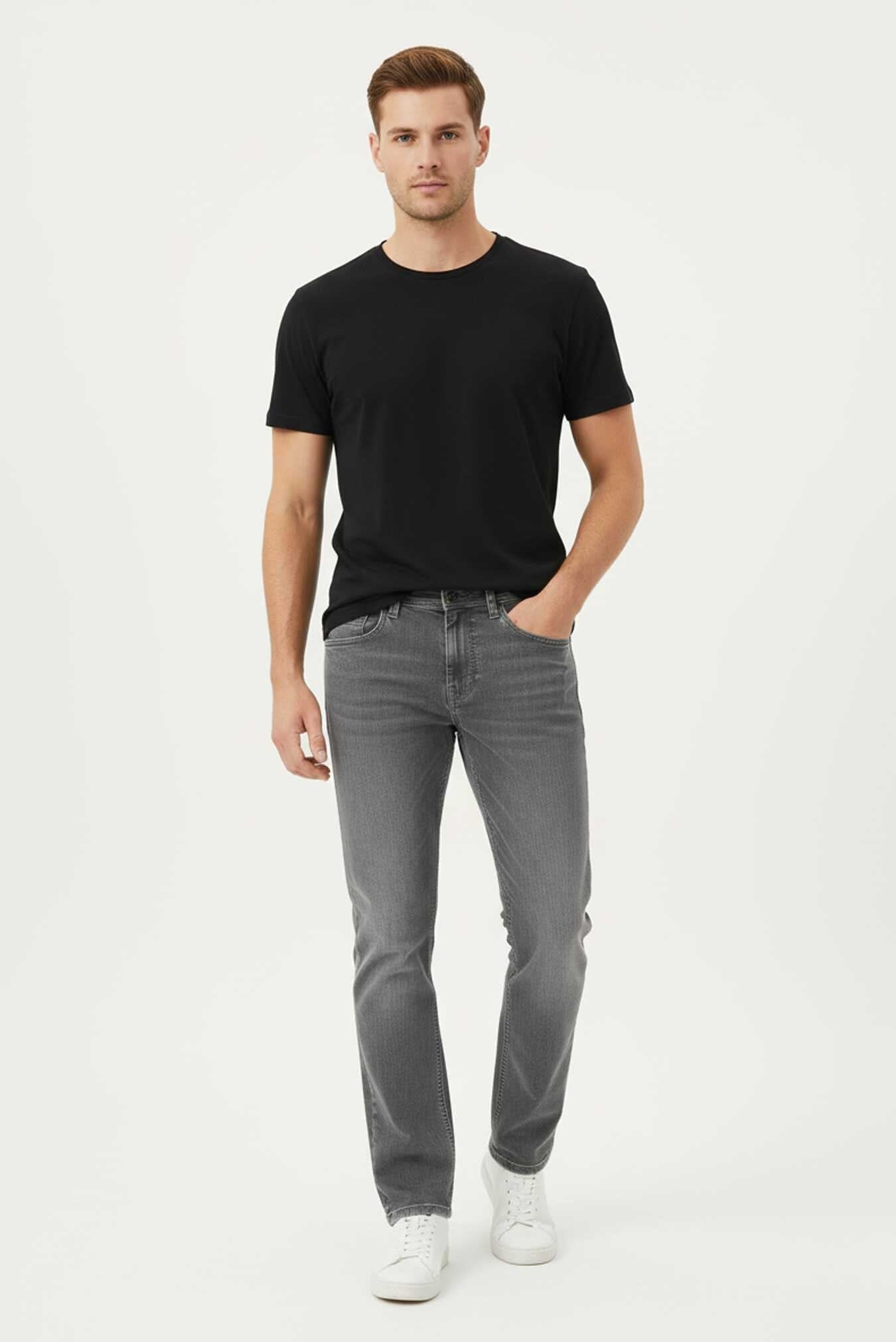 Men's Classic Regular Fit Denim