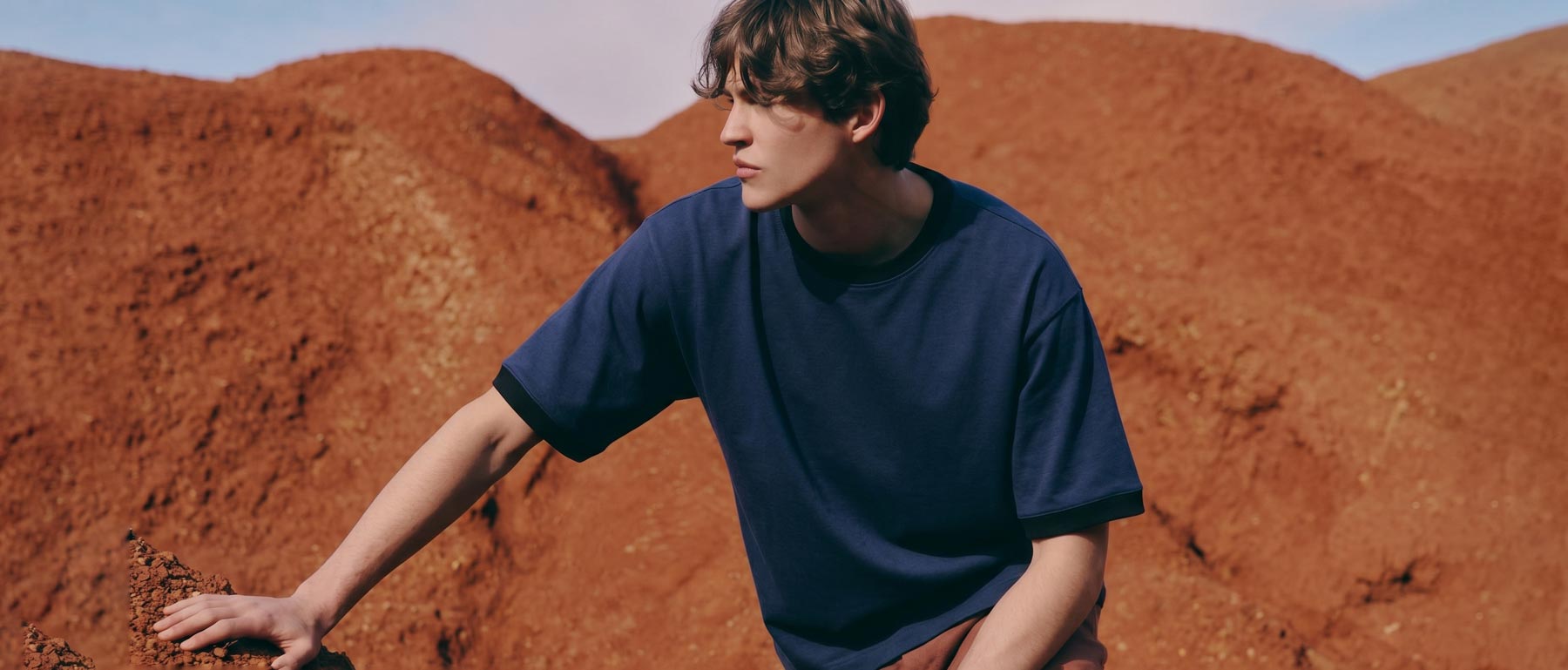 REPLACE_MODEL_SHIRT_WITH_BOXY_202606161128.jpg