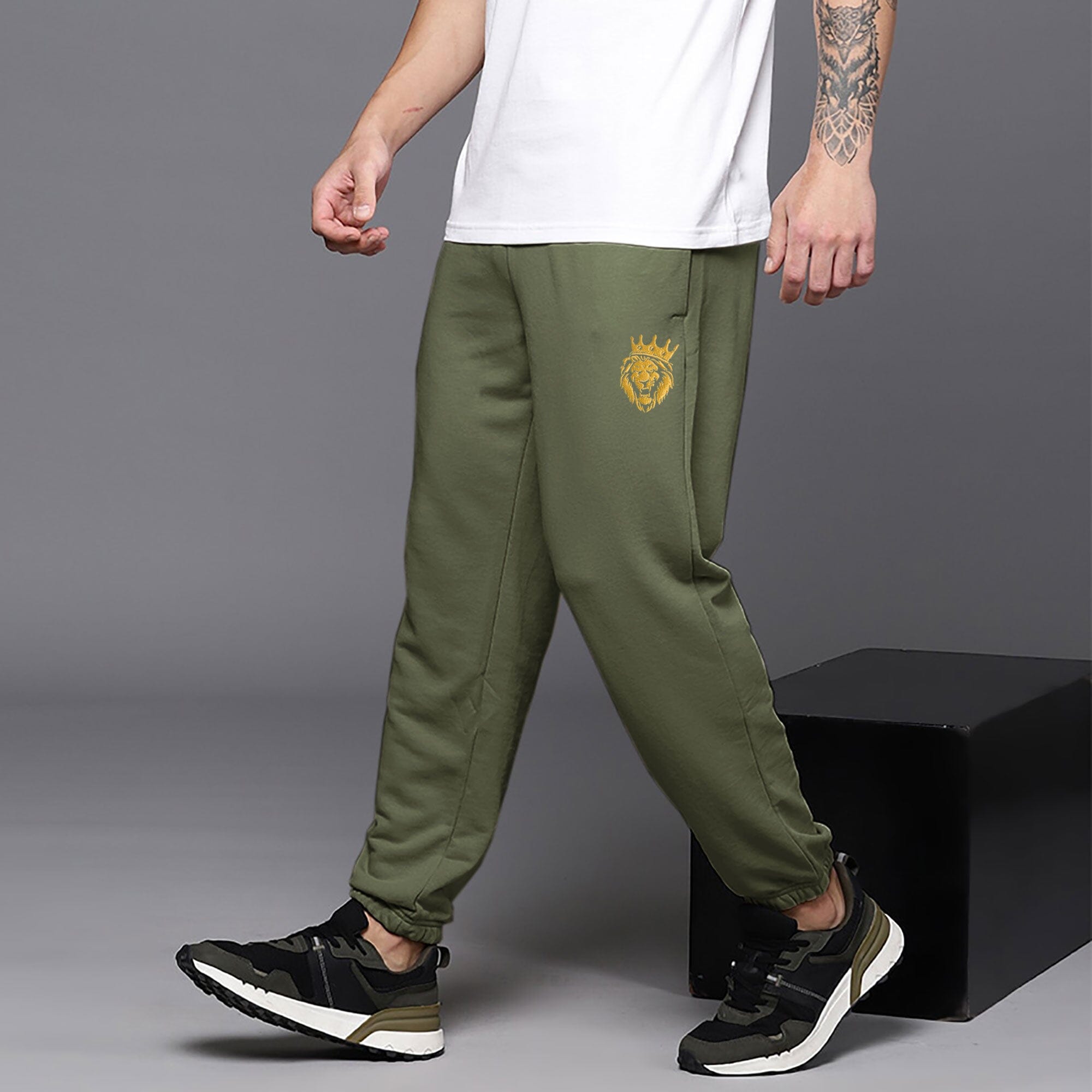 MAX 21 Men's Tiger Embroidered Fleece Joggers Pants Men's Trousers SZK Light Olive S 