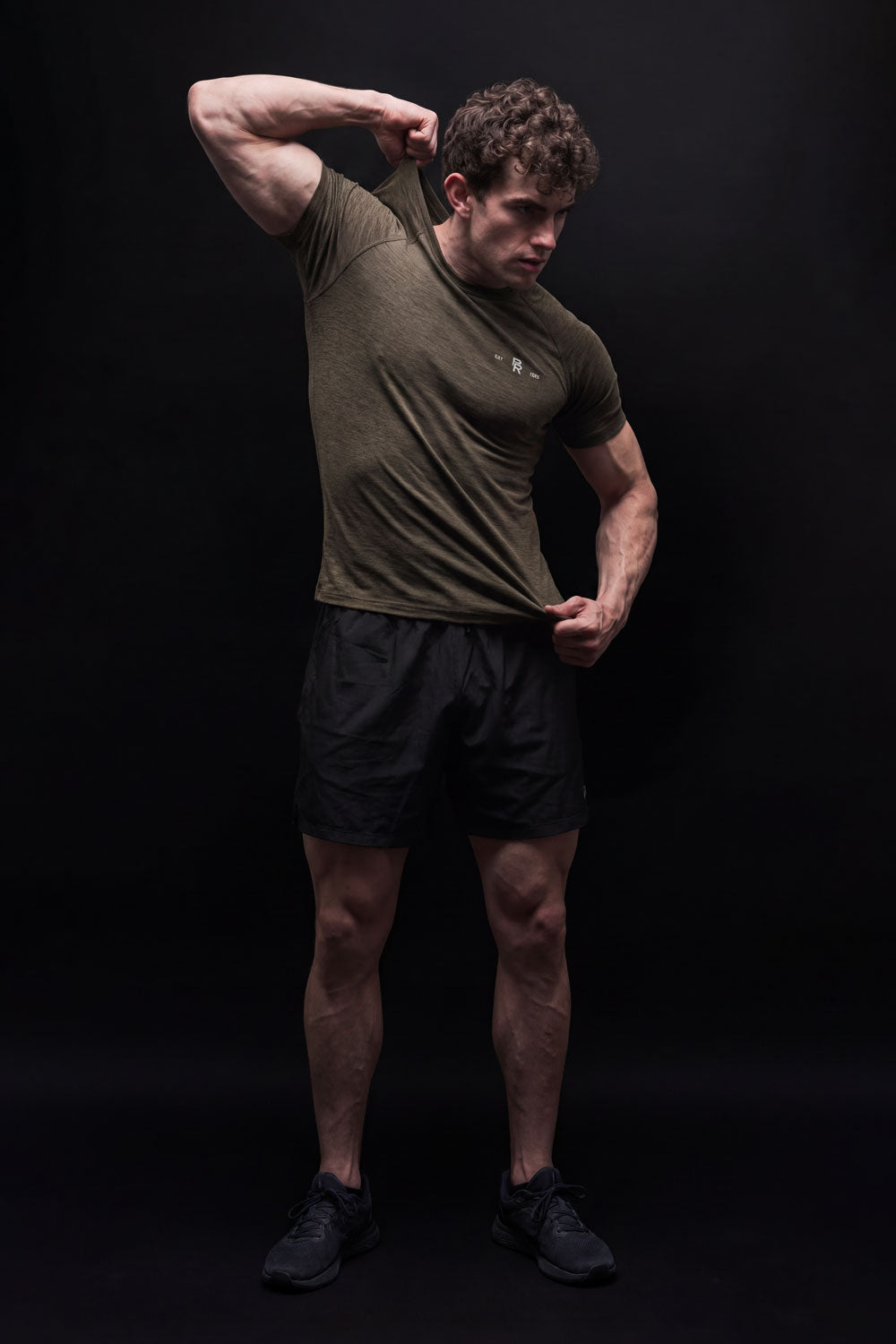magnific_full-body-shoot_Eq8HYTnuuO.jpg